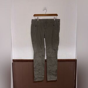 Denver Hayes | Green Cargo Pants